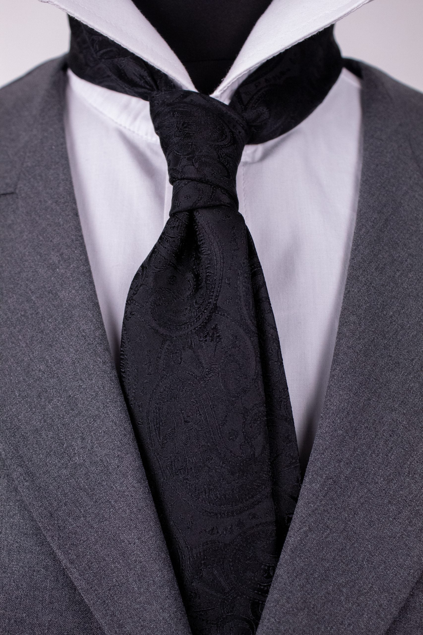 Cravată neagra paisley, mătase naturală, Crv025