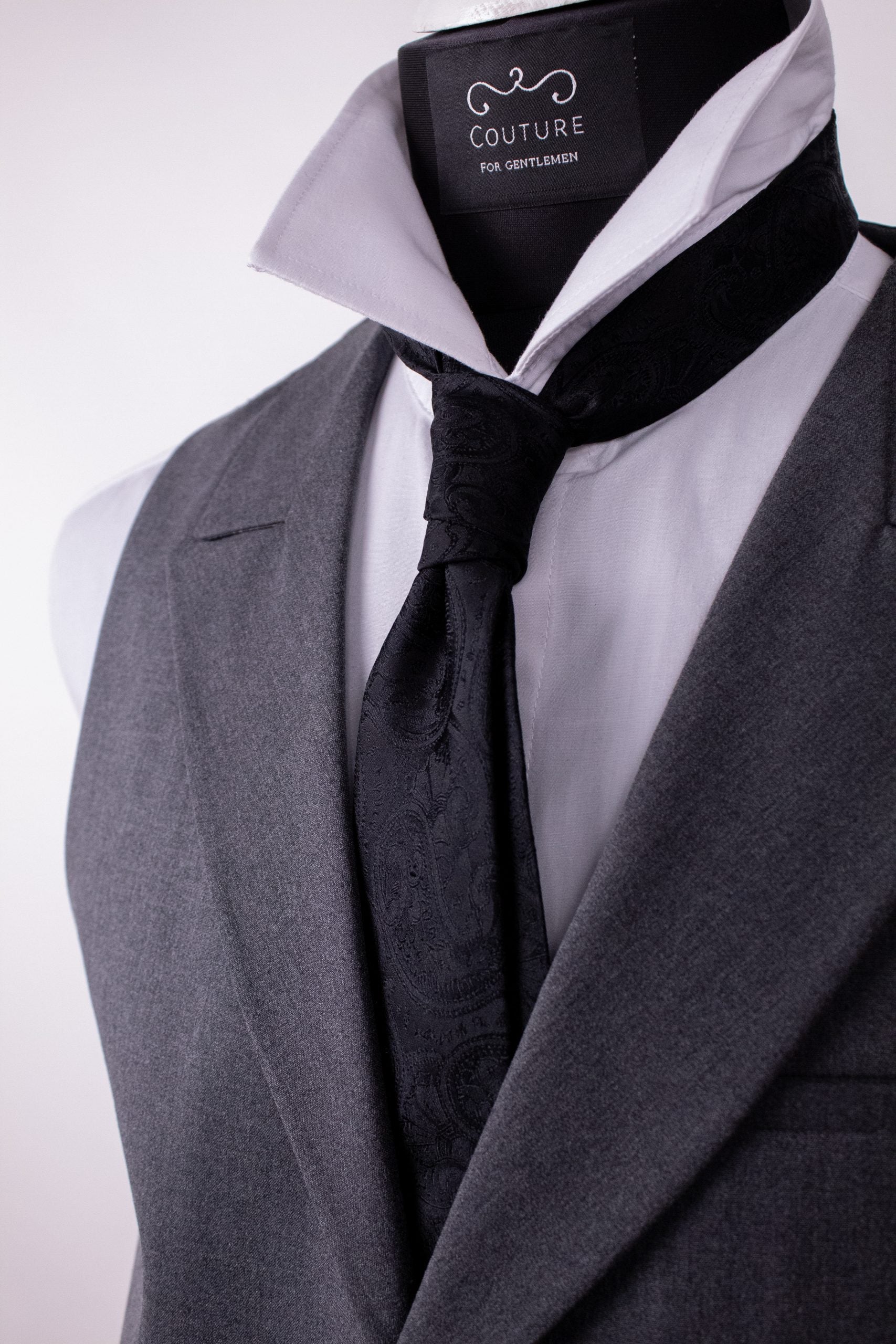 Cravată neagra paisley, mătase naturală, Crv025