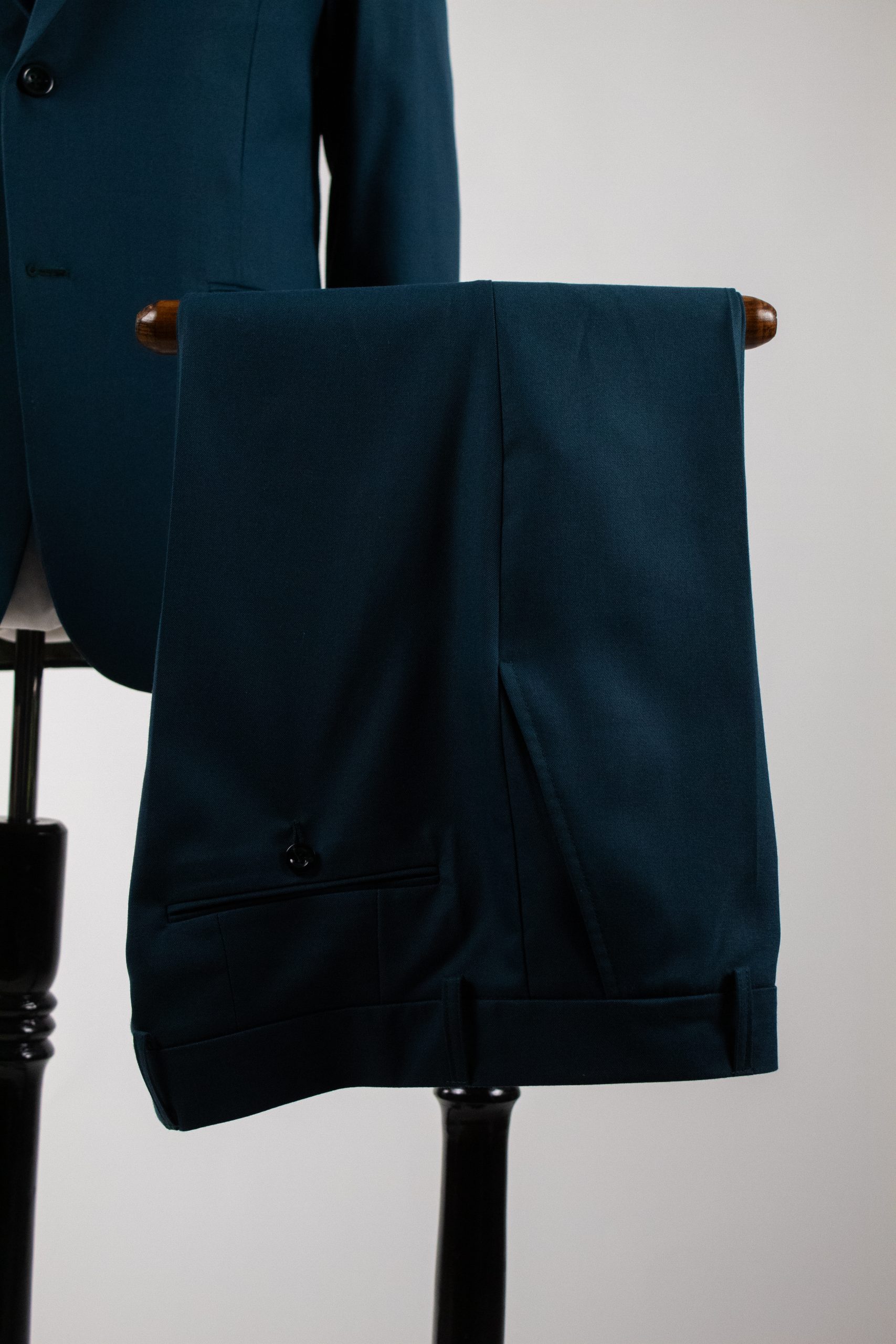 Emerald green Santorini costume by Couture for Gentlemen, featuring a tailored fit and elegant design, shown in the image.