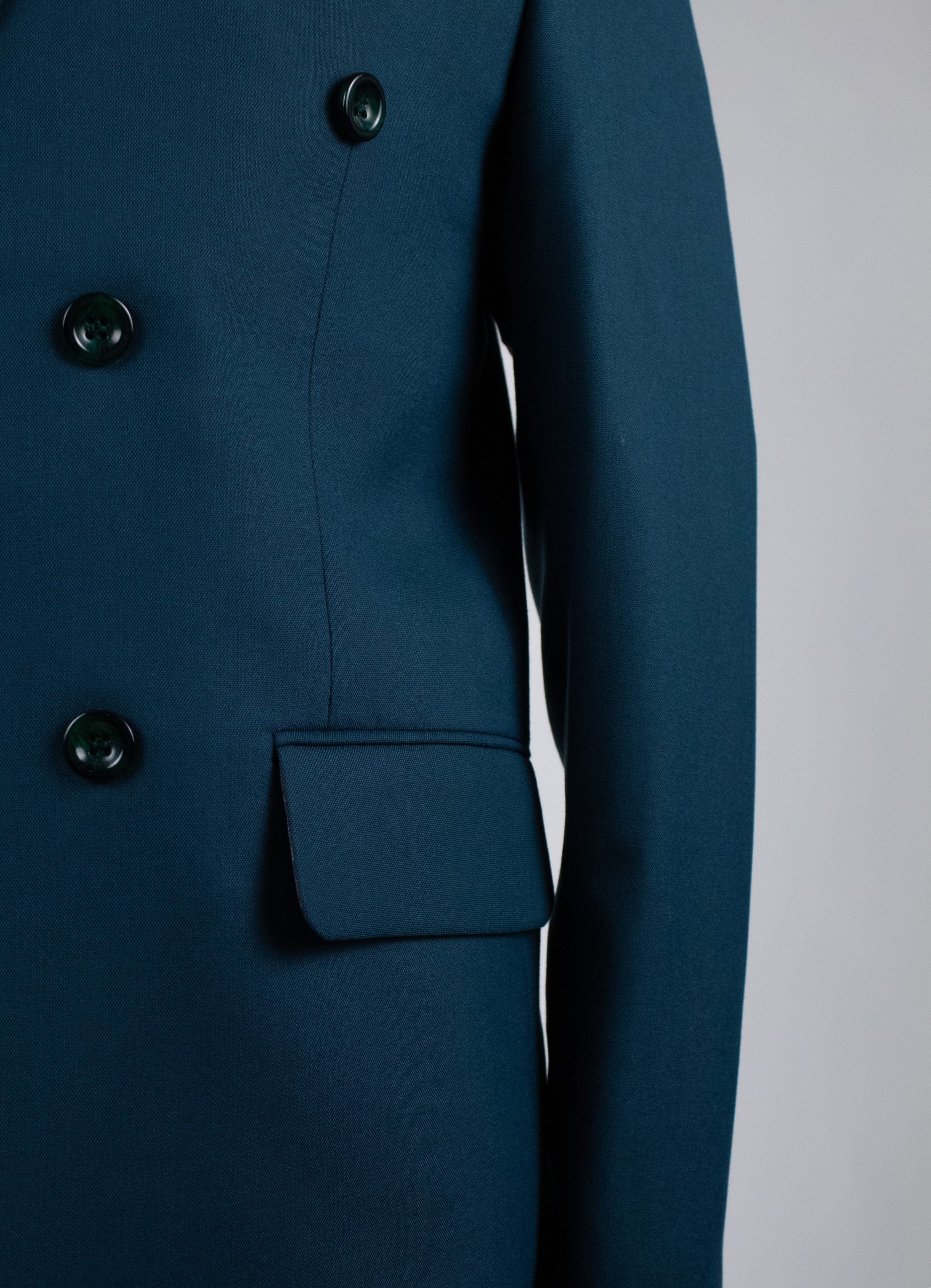 Costum la doua randuri de nasturi verde smarald de Santorini CFG07-2r