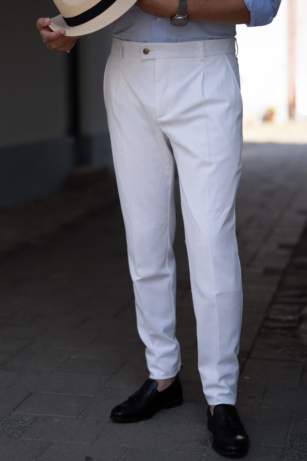 pantaloni din in alb