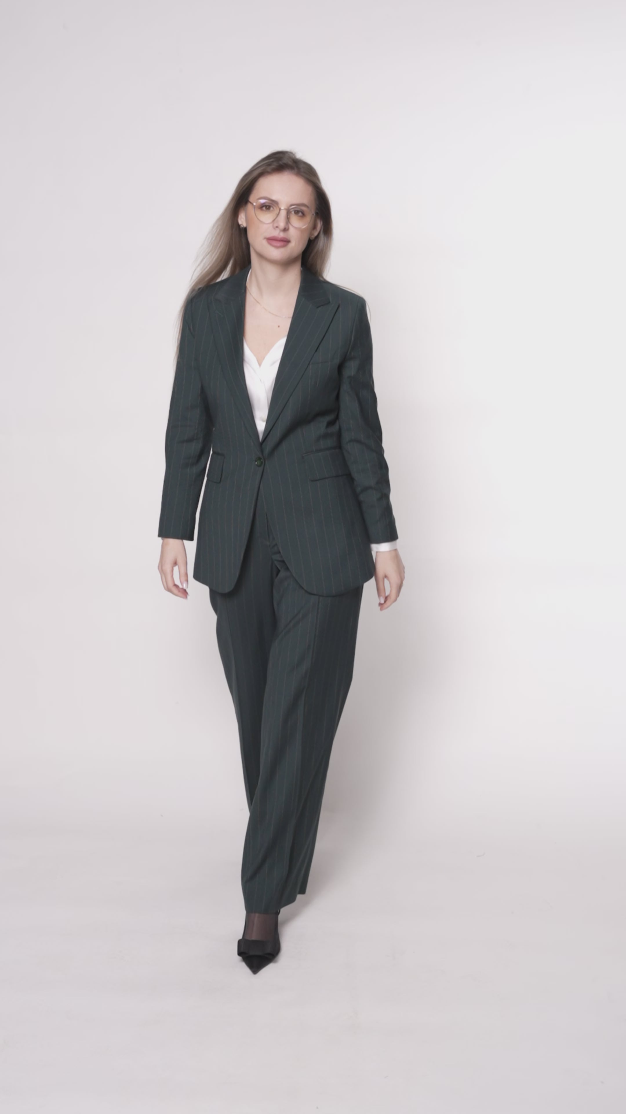 Costum business dama verde dungi