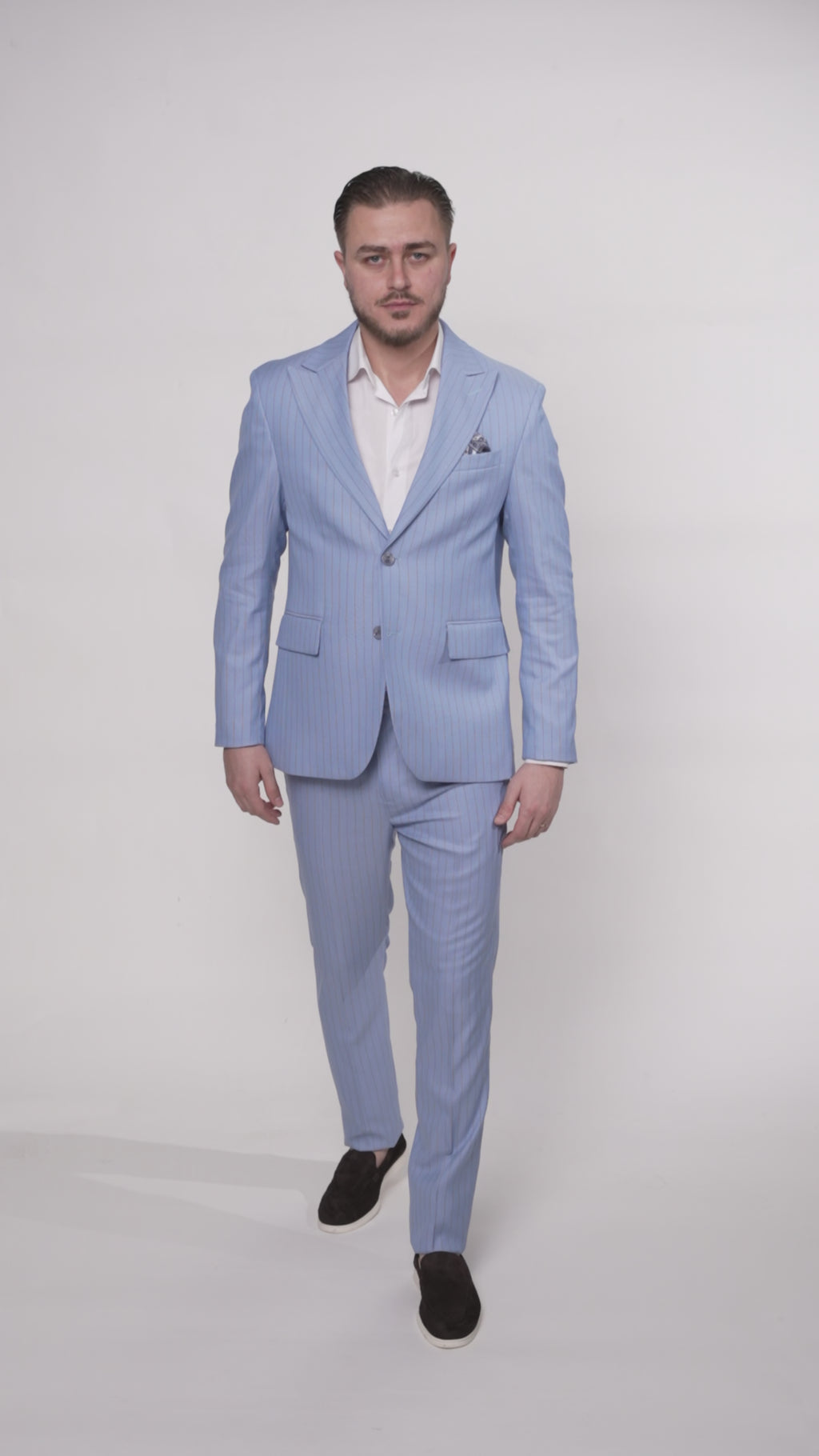 Costum barbati albastru deschis dungi