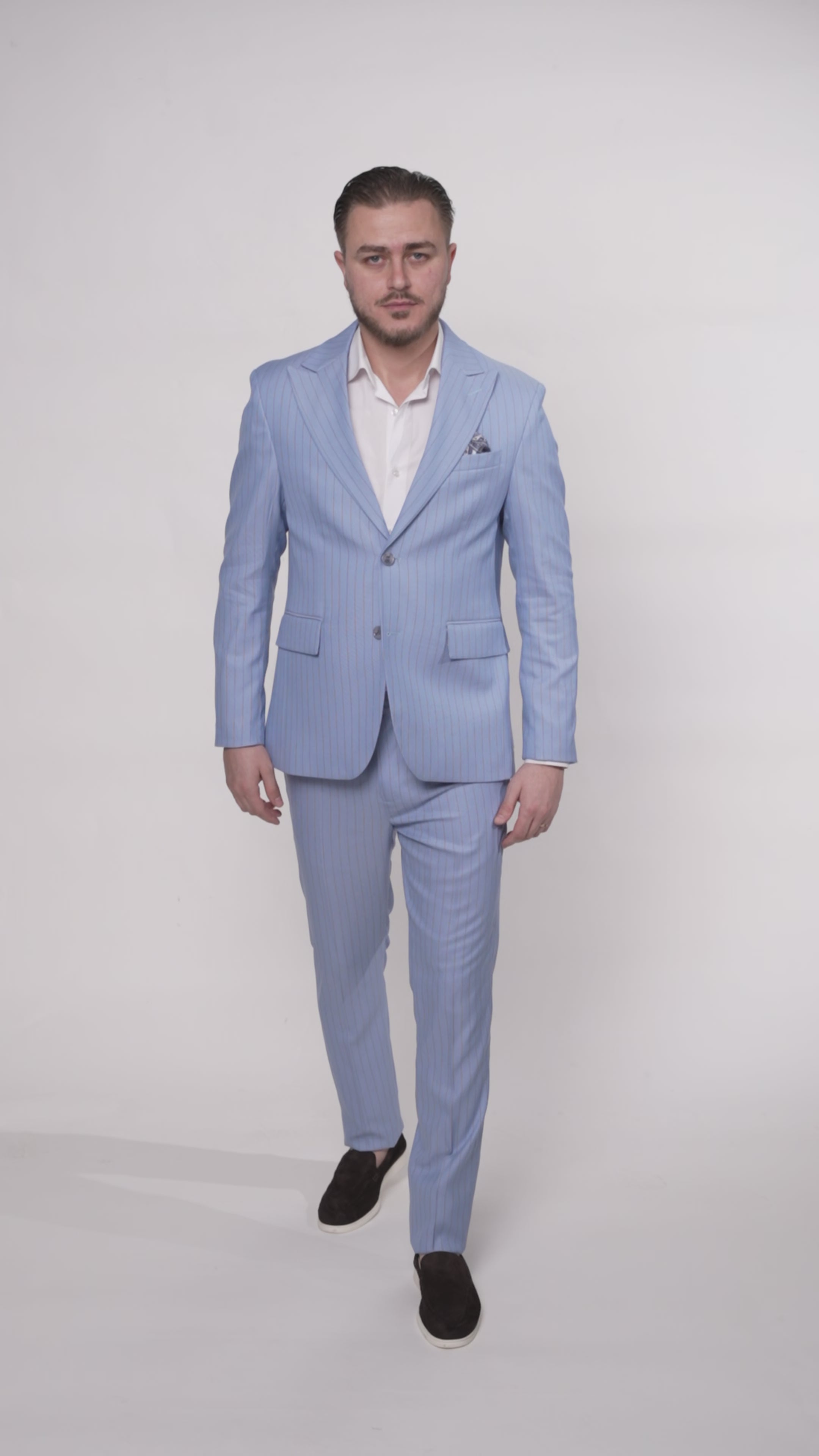 Costum barbati albastru deschis dungi