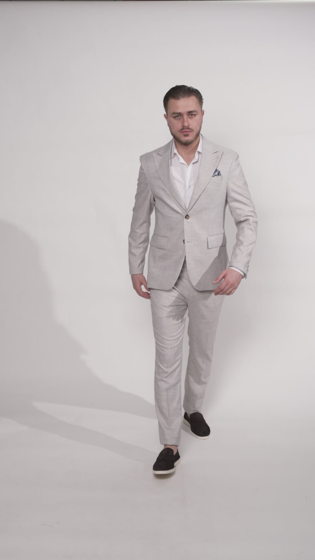 Costum barbati gri deschis