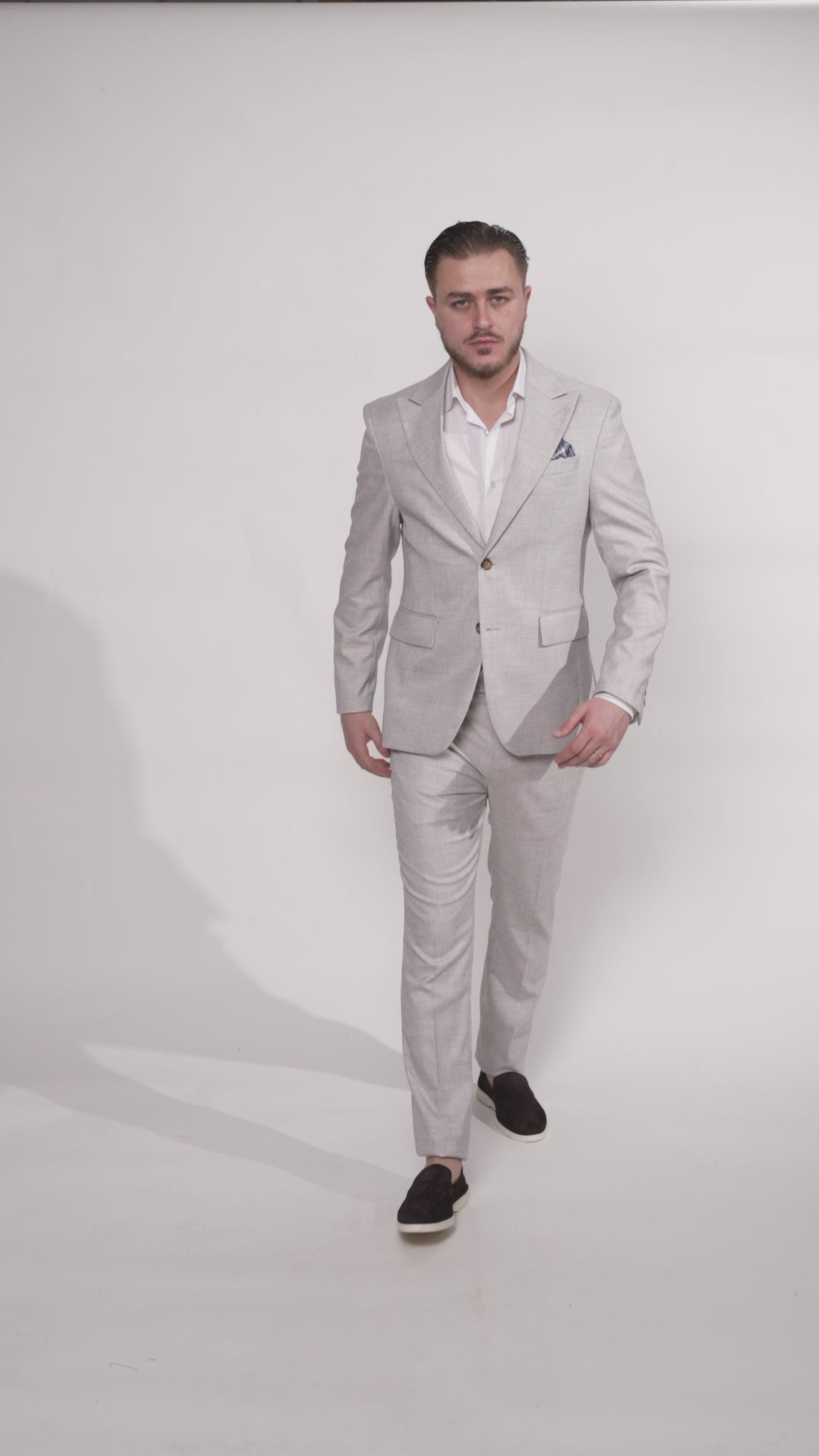 Costum barbati gri deschis