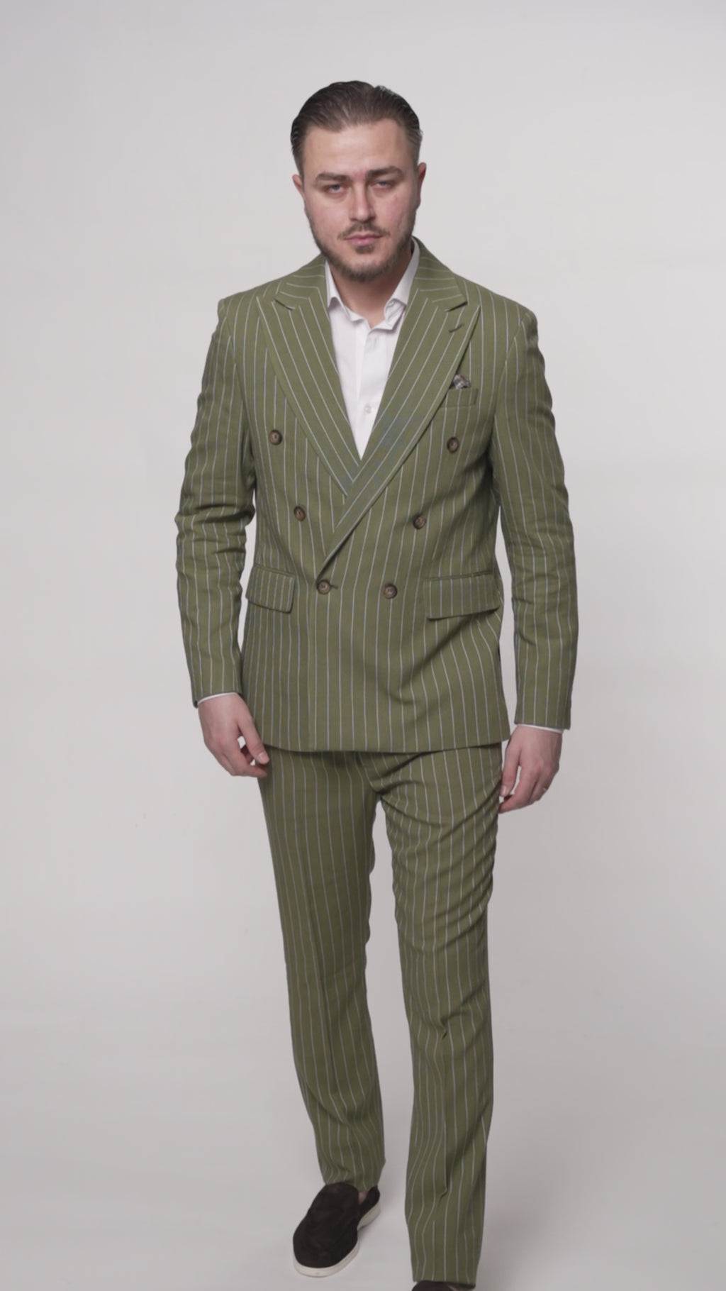 Costum barbati doua randuri nasturi din in verde olive dungi