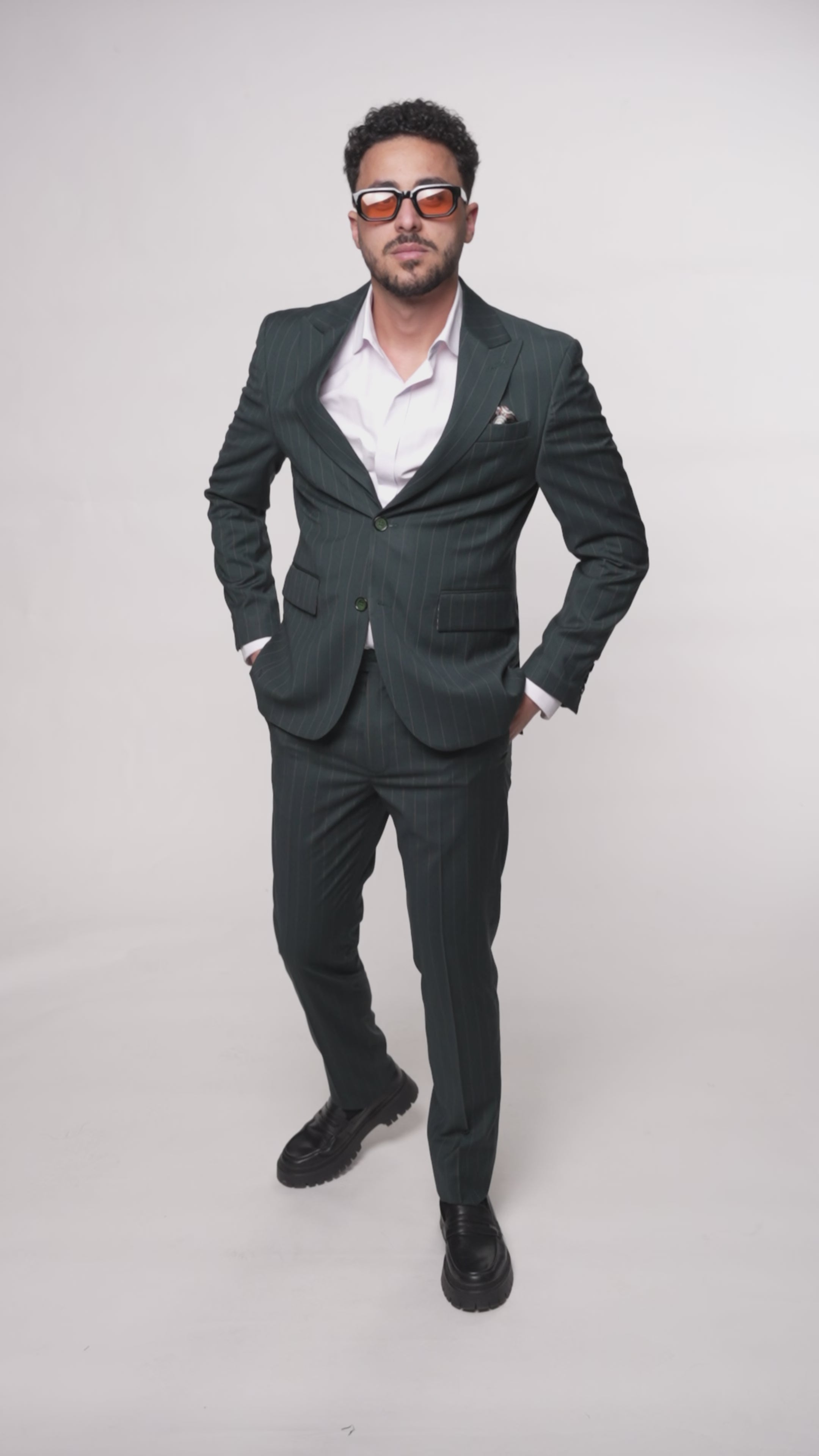 Costum barbati verde dungi